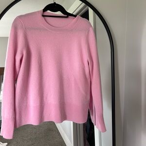 Beautiful pink crew neck cashmere sweater